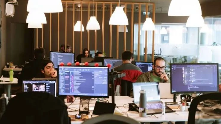 The Weezie team working at their Porto office.